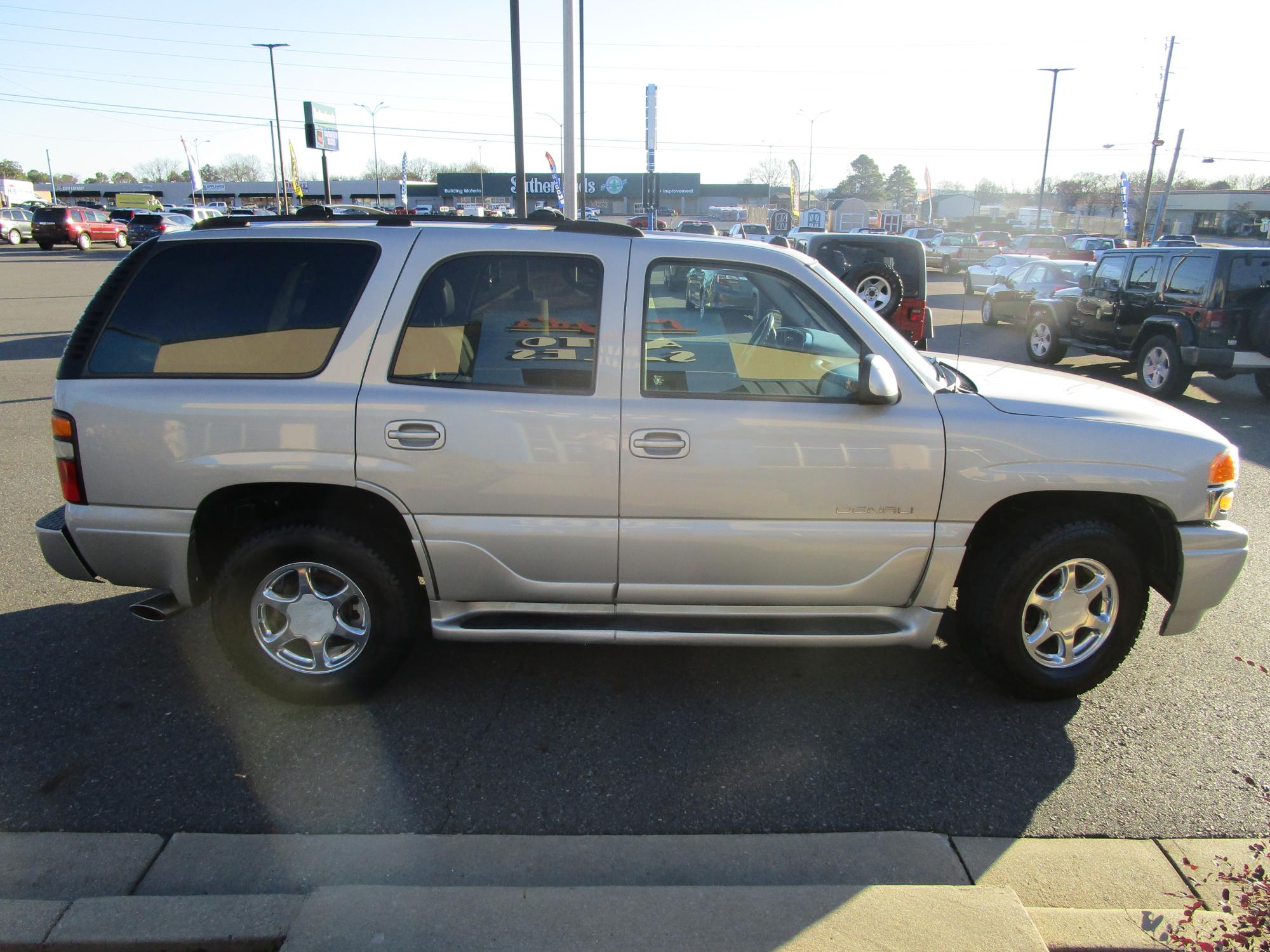 2004 GMC Yukon Denali - 1GKEK63U74J280926 - Image #3