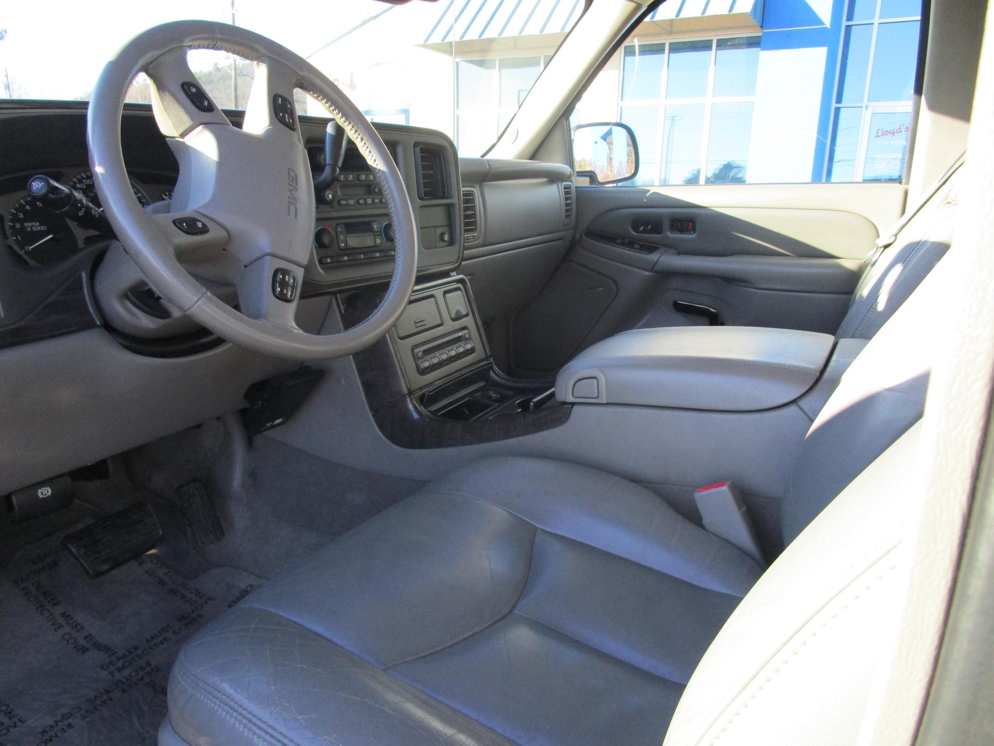 2004 GMC Yukon Denali - 1GKEK63U74J280926 - Image #5
