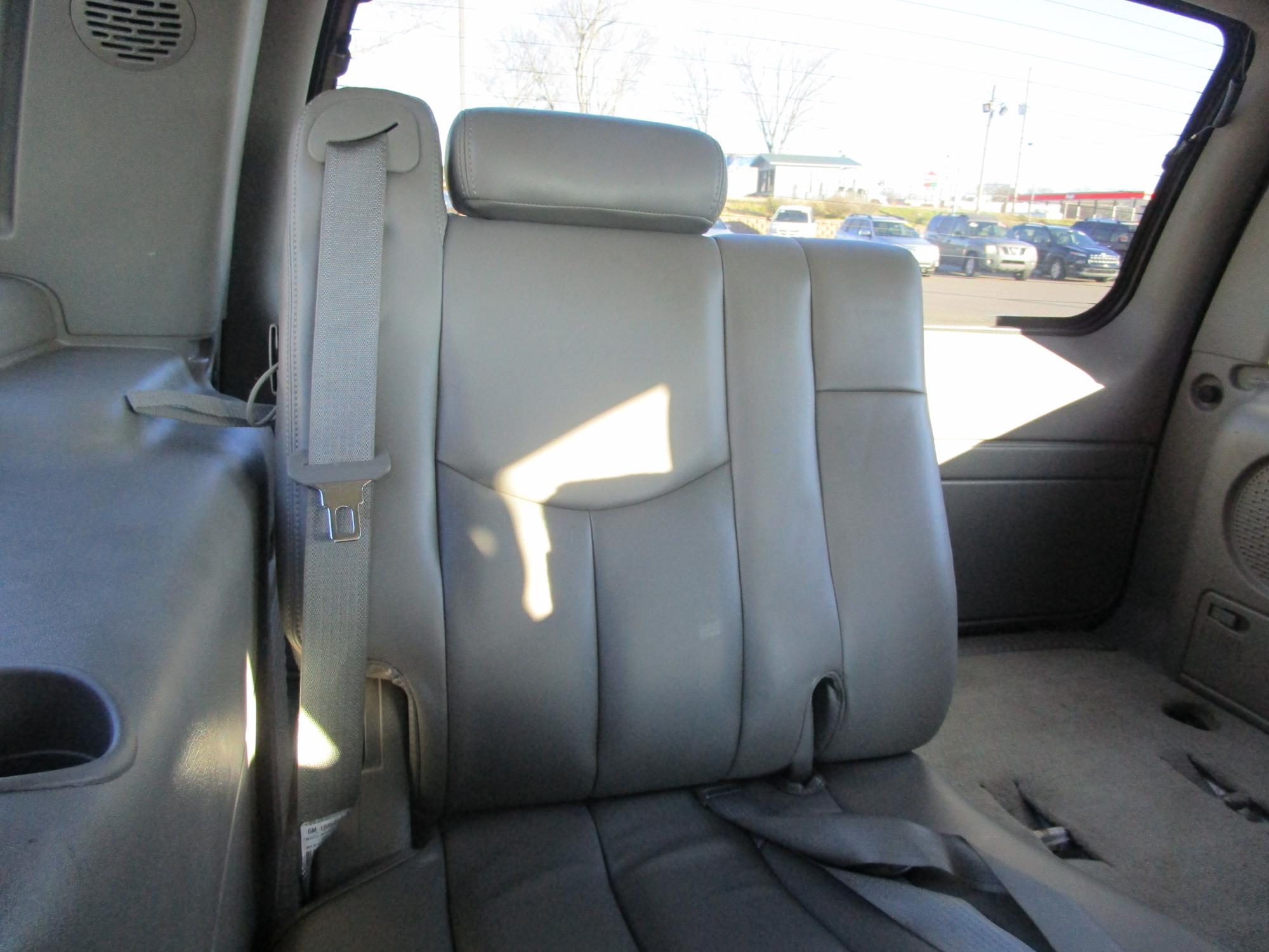 2004 GMC Yukon Denali - 1GKEK63U74J280926 - Image #8