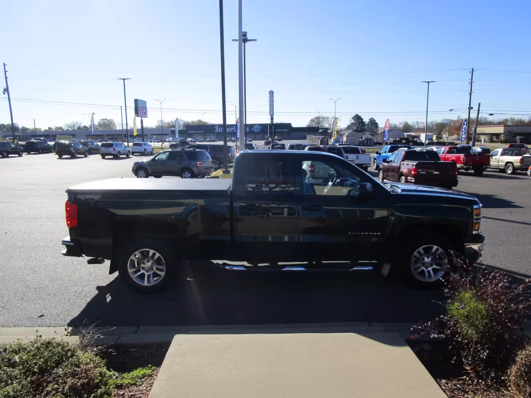 2014 Chevrolet Silverado 1500 - 1GCVKREC1EZ341532 - Image #2